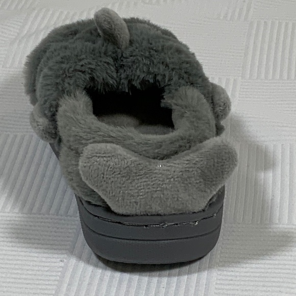 Baby Shark Slippers - Super Soft !! - Picture 5 of 7